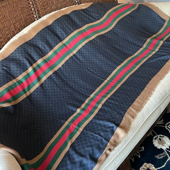 Authentic Gucci silk wool scarf - Picture 6 of 11
